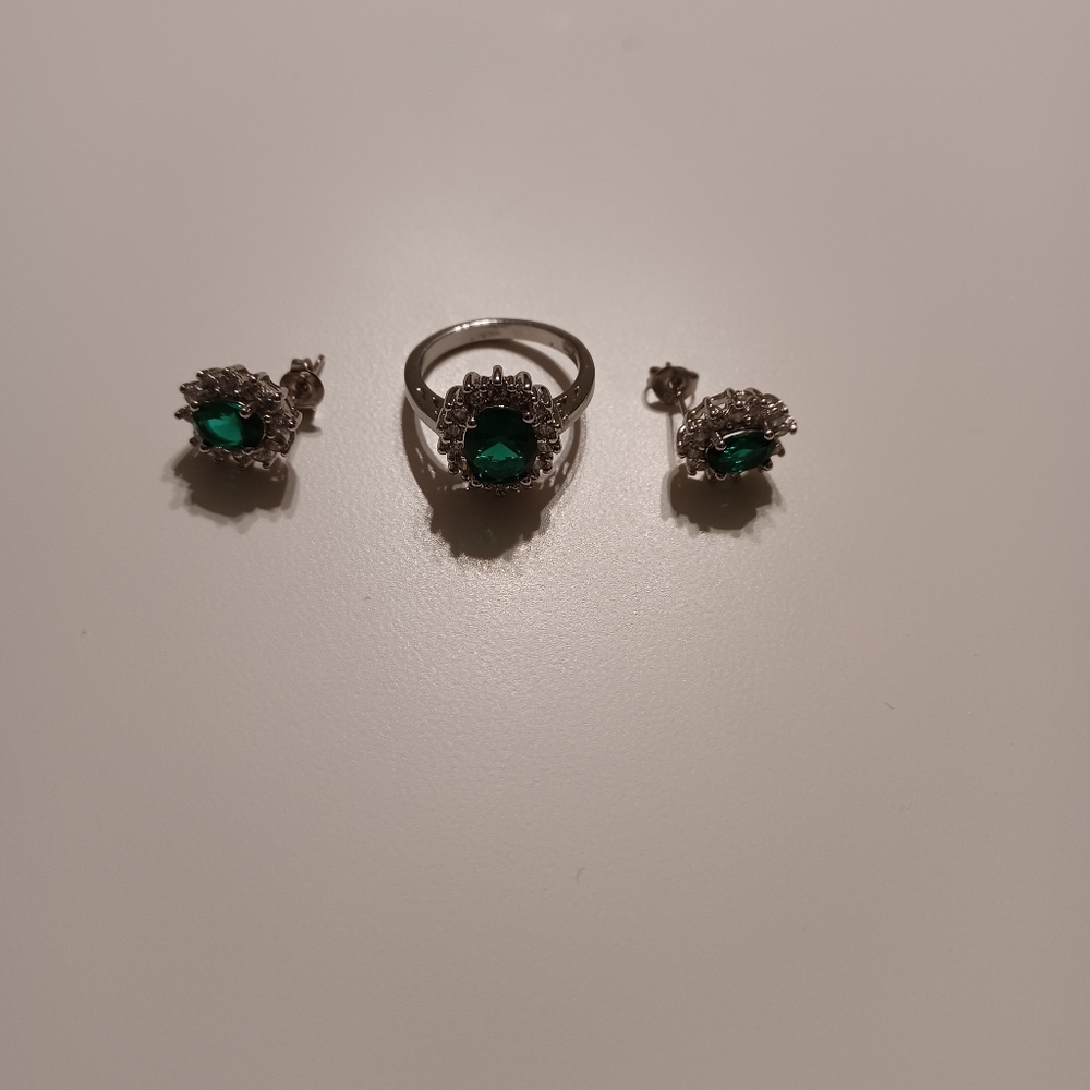 BNIP Emerald Jewel Set - Ring and Earrings